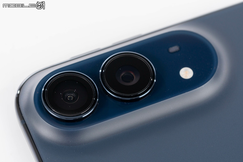 Apple iPhone Duo 24 小時開箱速測體驗 這會是摺疊機終極解答嗎？