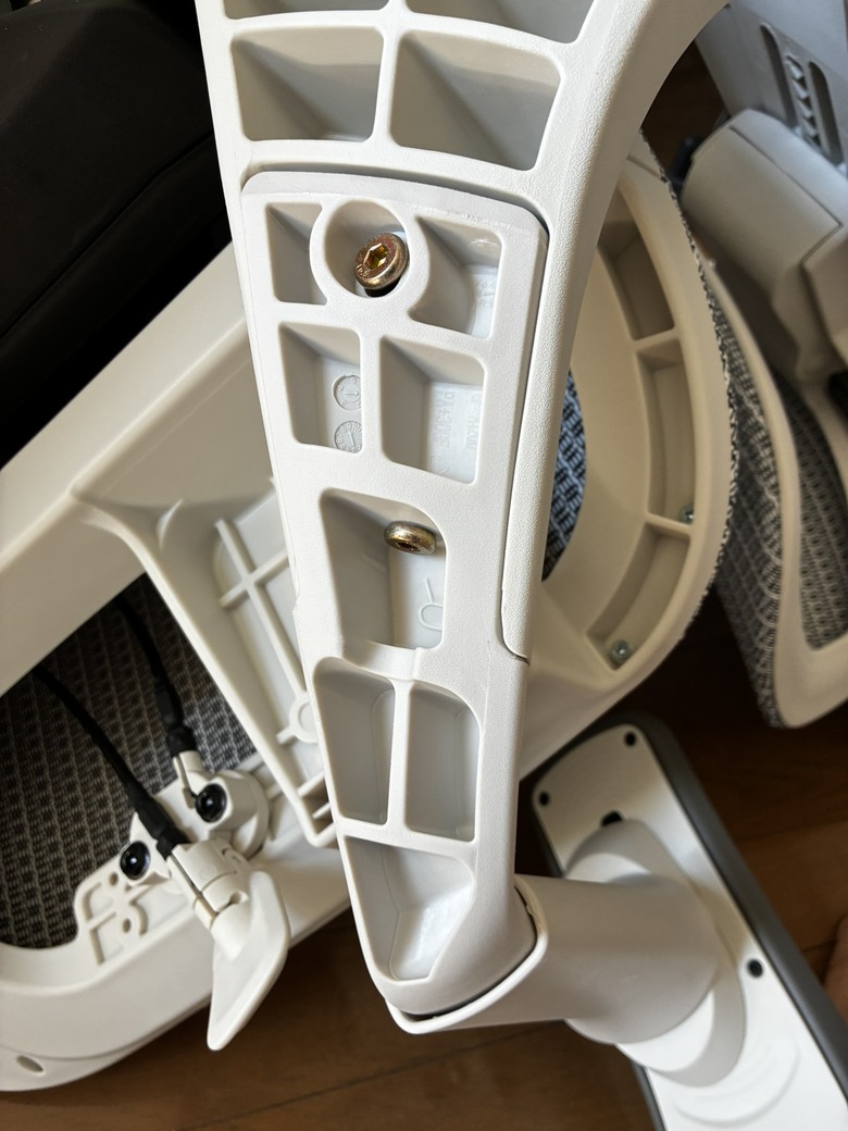 EastForce ALIEN CHAIR Pro 2.0 開箱
