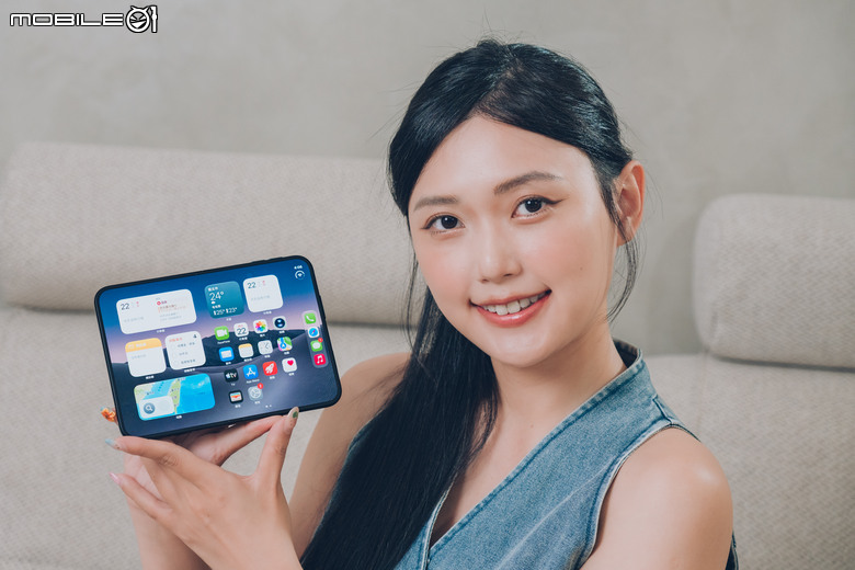 Apple iPhone Duo 24 小時開箱速測體驗 這會是摺疊機終極解答嗎？