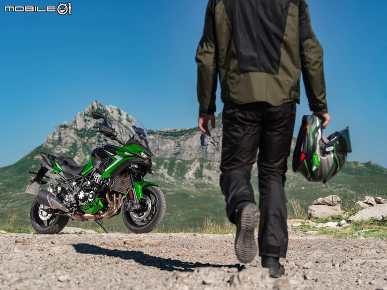 承襲 Z900 四缸動力與雷達電控架構，全新 Kawasaki Versys 900 正式發表！