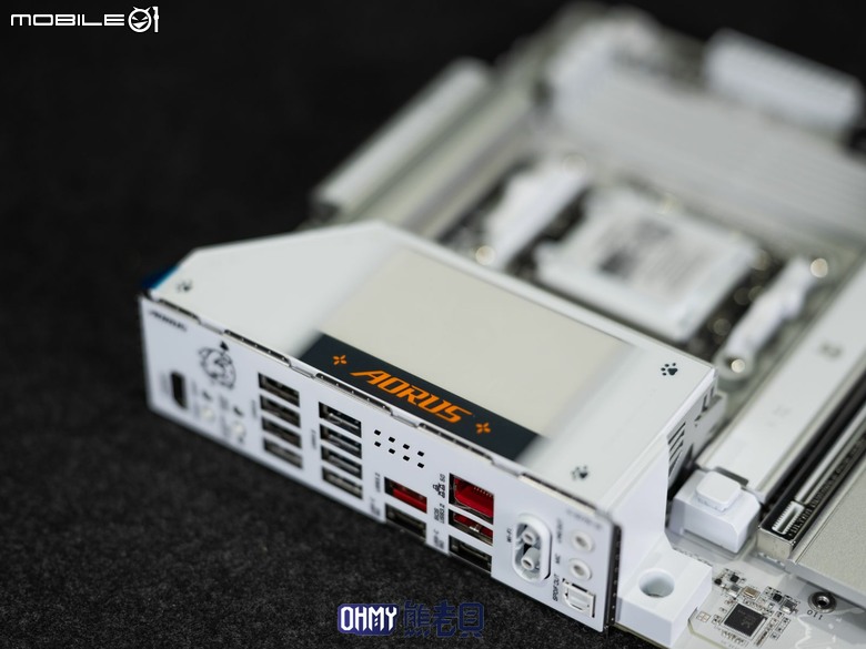 Q萌形象二次元雕妹 技嘉 B850 AORUS ELITE-P ICE主機板