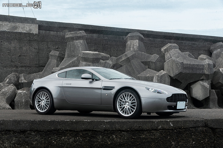 Aston Martin Vantage S 試駕｜身手更俐落，與2010 Vantage重逢純粹駕趣！