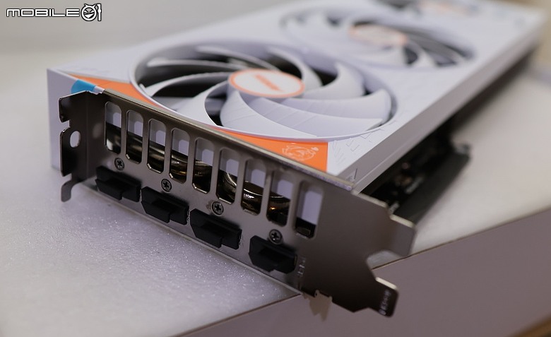 點我看大圖 技嘉雕妹 ARI 主題機成形 AORUS GeForce RTX 5060 ARI 8G