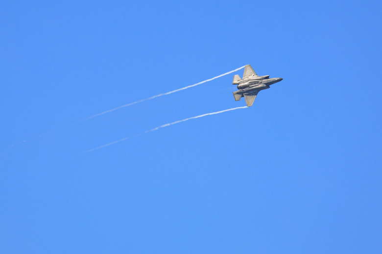 點我看大圖 SF Fleet Week 2026 Air Show (Canon EOS R6mk2 + EF100-400mm f/4.5-5.6 L2)