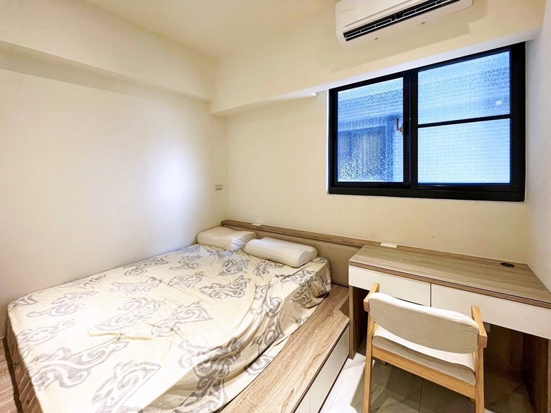 小坪數房間收納規劃分享,床底、牆面、轉角空間全部利用