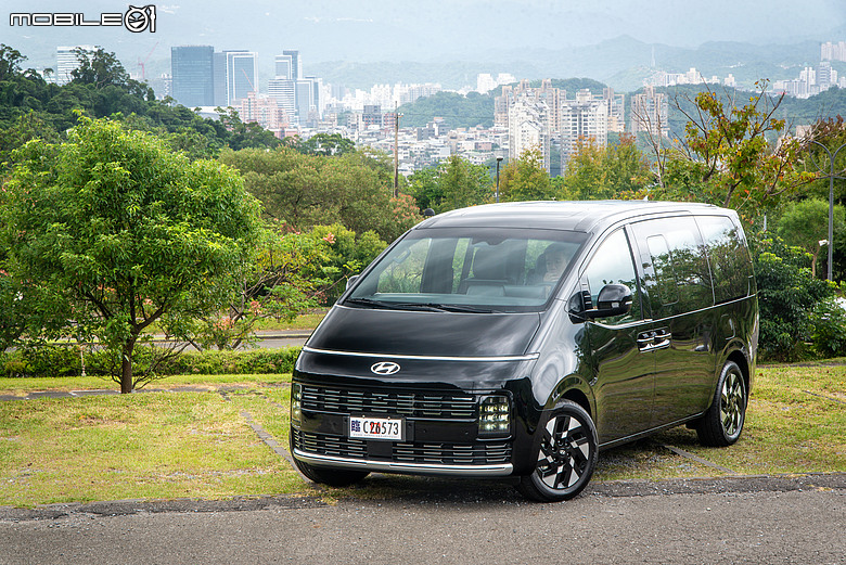 Hyundai 小改款 Staria CEO 試駕|油電上身,舒適升級、節能添利!
