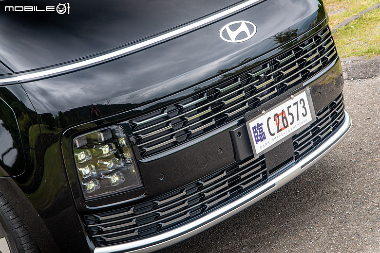 Hyundai 小改款 Staria CEO 試駕|油電上身,舒適升級、節能添利!