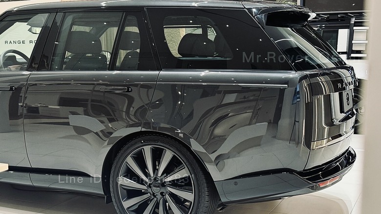 展間直接規劃頂級車款的區域Range Rover P615 SV SWB