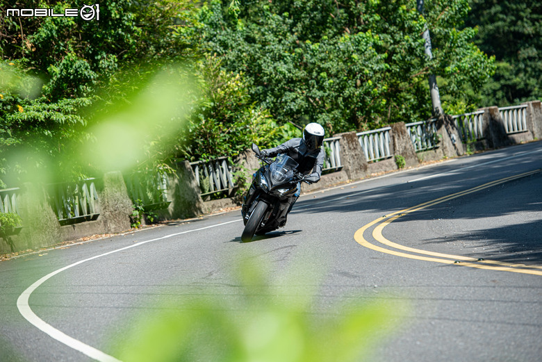 KAWASAKI NINJA 1100 SX 試駕｜承忍道滿熱血，馭長途見從容