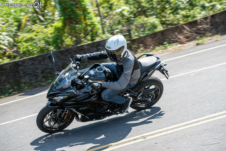 KAWASAKI NINJA 1100 SX 試駕｜承忍道滿熱血，馭長途見從容