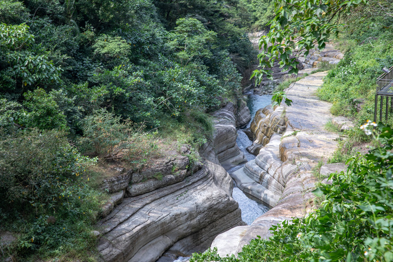 點我看大圖 走進雲嘉交界的秘境:草嶺小天梯、萬年峽谷地質奇景與在地美食的一日散策