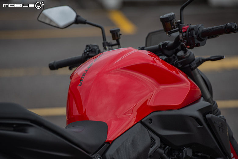 DUCATI Monster 試駕報告｜鮮明區隔車系差異，一台擁抱新手的DUCATI