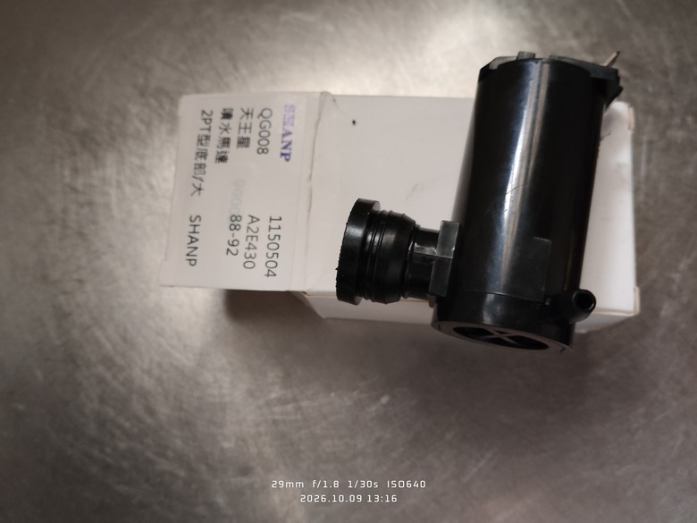 林內 RH-9033S 自動清洗排油煙機若遇到噴水頭阻塞或噴水變小，通常是因為水箱沉澱物、水垢或清潔劑結晶所引起。