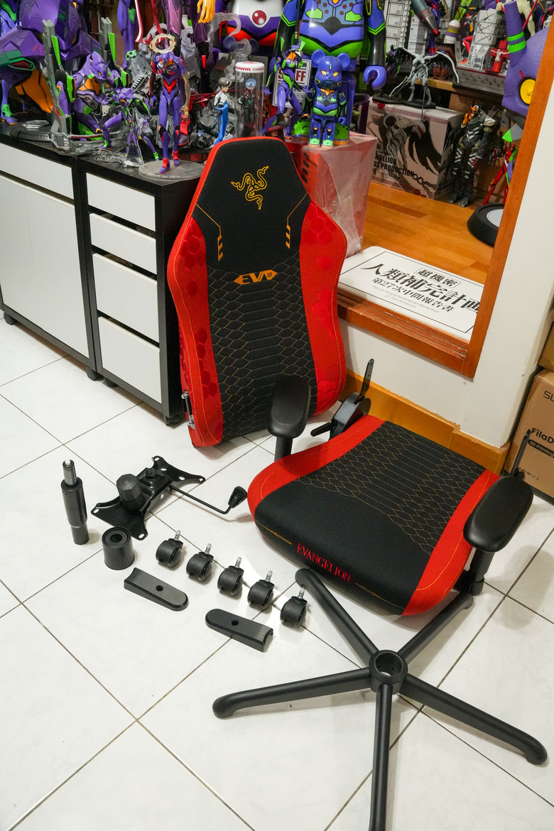 RAZER 雷蛇 Iskur V2 X EVA-02 Edition 開箱 - 當信仰遇到信仰