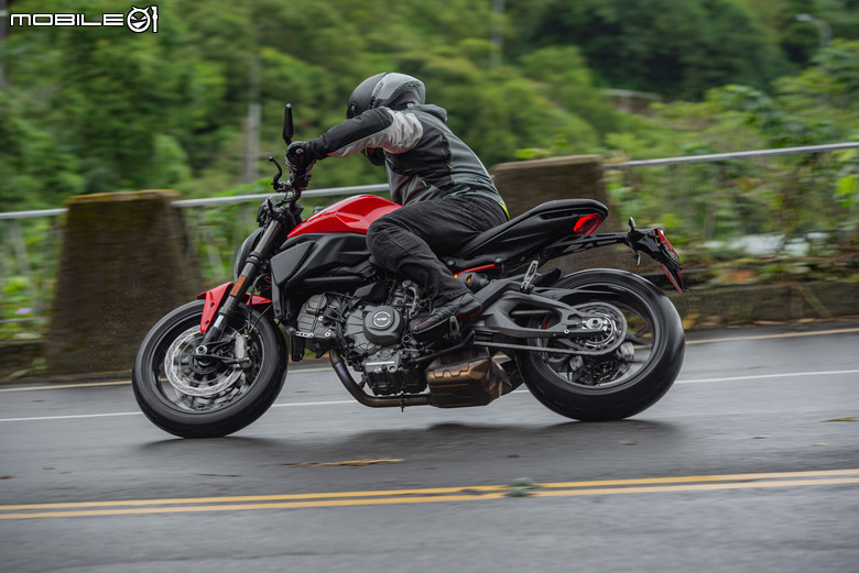 DUCATI Monster 試駕報告｜鮮明區隔車系差異，一台擁抱新手的DUCATI