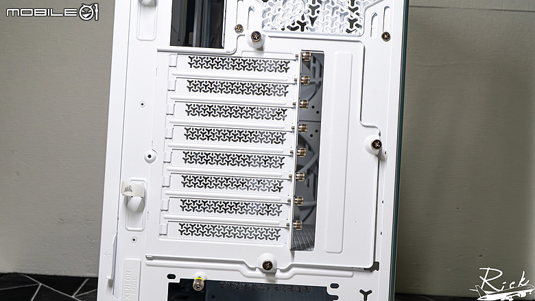 【開箱】擁有全塔能力的木紋機殼 | CORSAIR FRAME 5000D WOOD RS WHITE