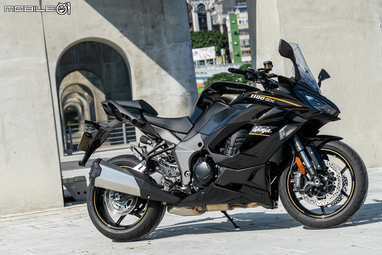 KAWASAKI NINJA 1100 SX 試駕｜承忍道滿熱血，馭長途見從容