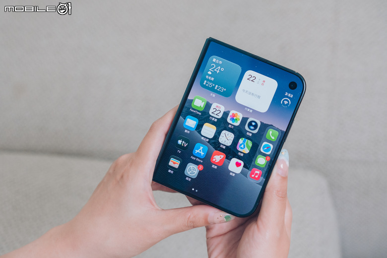 Apple iPhone Duo 24 小時開箱速測體驗 這會是摺疊機終極解答嗎？