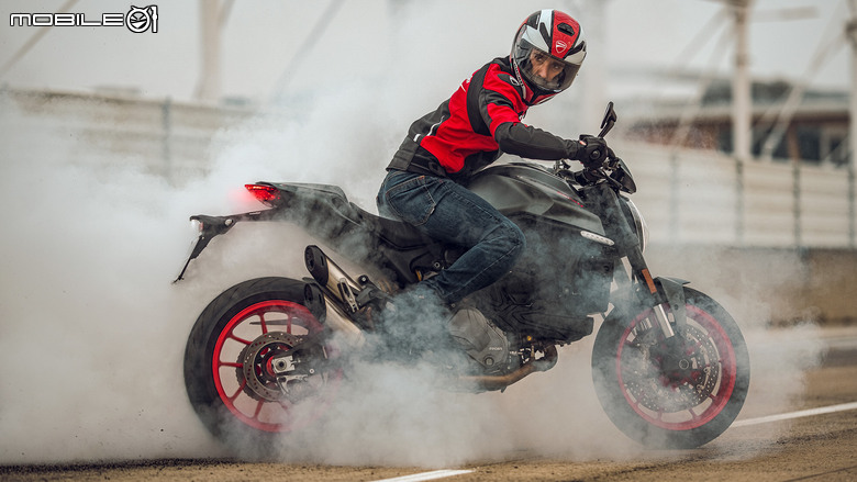 DUCATI Monster 試駕報告｜鮮明區隔車系差異，一台擁抱新手的DUCATI