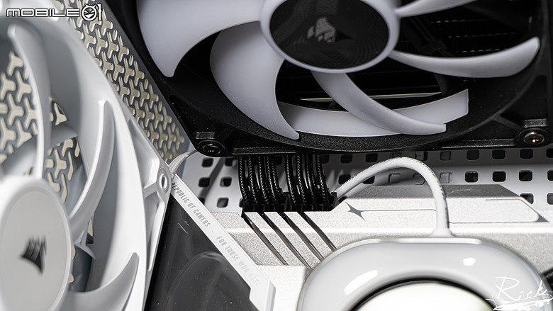 【開箱】擁有全塔能力的木紋機殼 | CORSAIR FRAME 5000D WOOD RS WHITE