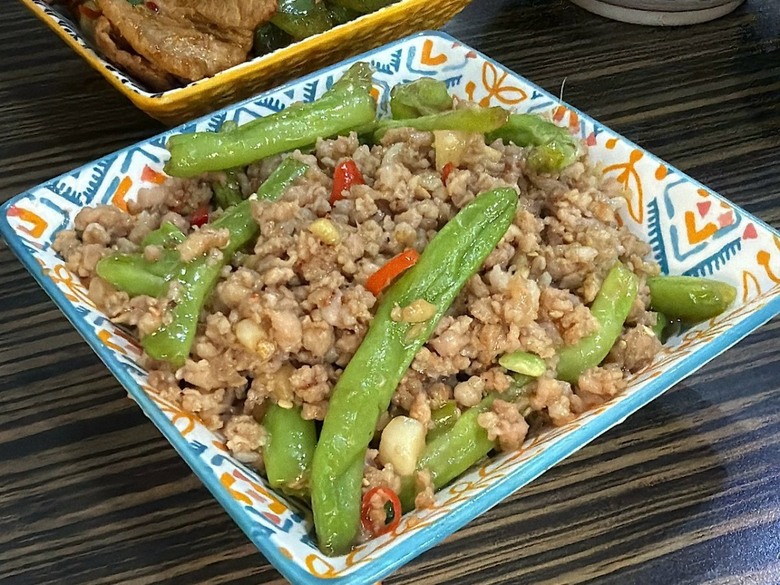 【食記】台南東區美食分享，吃辣族秘密基地，紅燒豬腳皮Q肉嫩必點!