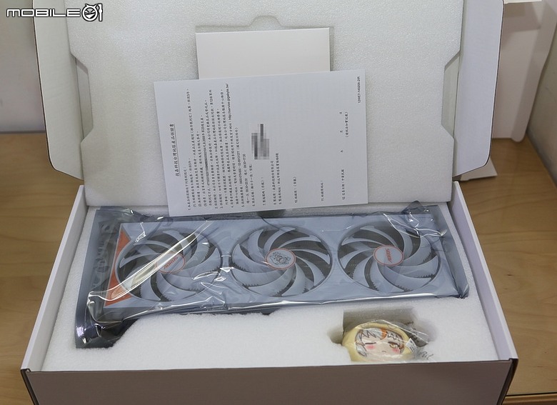 點我看大圖 技嘉雕妹 ARI 主題機成形 AORUS GeForce RTX 5060 ARI 8G