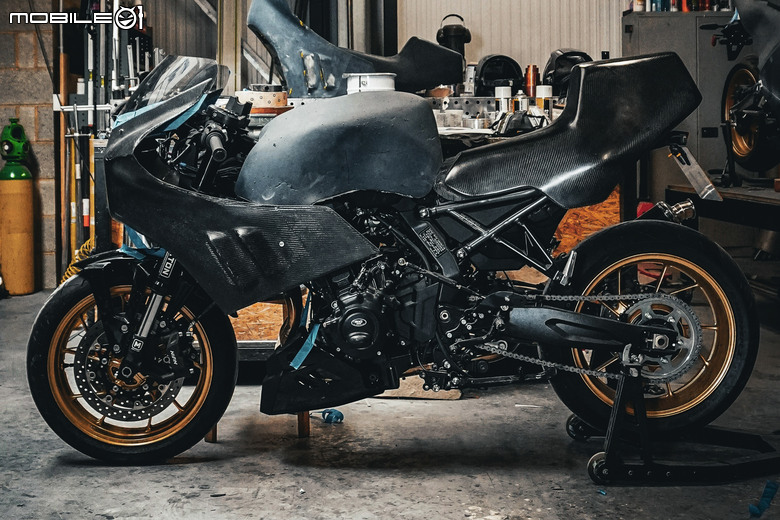 點我看大圖 英國SUZUKI聯手手工訂製品牌HaxchMoto為GSX-8TT重現80年代跑車風華