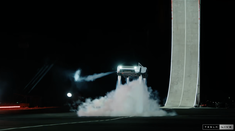 比0~60英里加速0.81秒還要更狂！Tesla Roadster 飛起來給大家看！