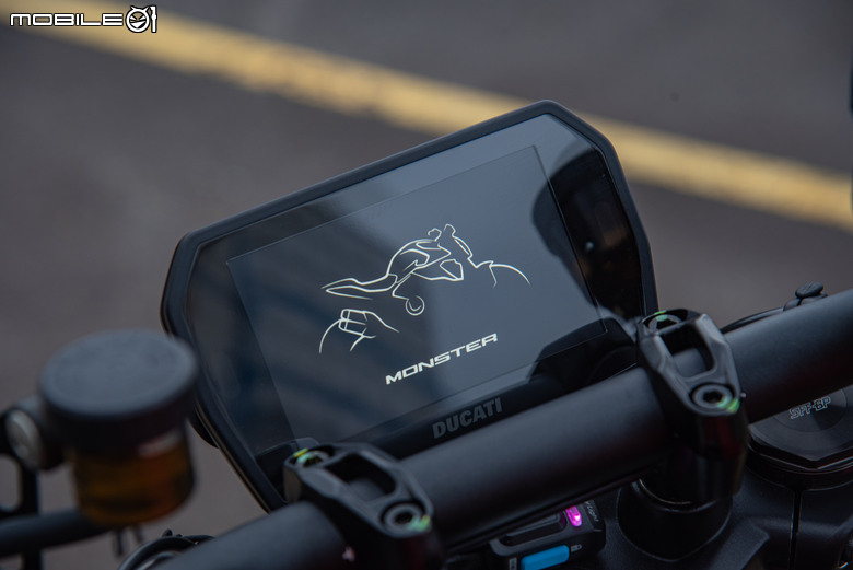 DUCATI Monster 試駕報告｜鮮明區隔車系差異，一台擁抱新手的DUCATI