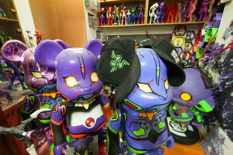 RAZER 雷蛇 Iskur V2 X EVA-02 Edition 開箱 - 當信仰遇到信仰