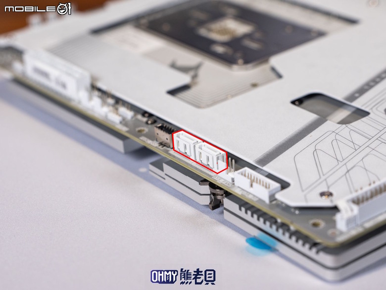 遲來的背插主機板體驗!技嘉 X870 AORUS STEALTH ICE