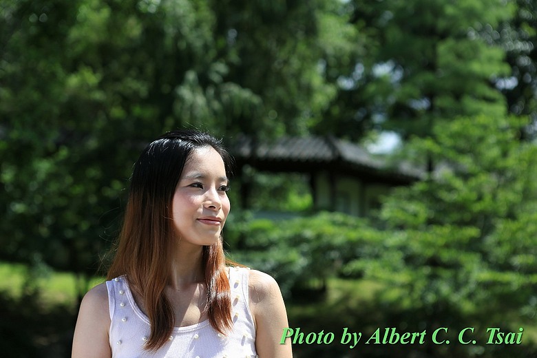 點我看大圖 【人像美學】古典園林裡的情感與光影:Canon 5D3 人像外拍光影紀實(搭配 24-70mm / 70-200mm)
