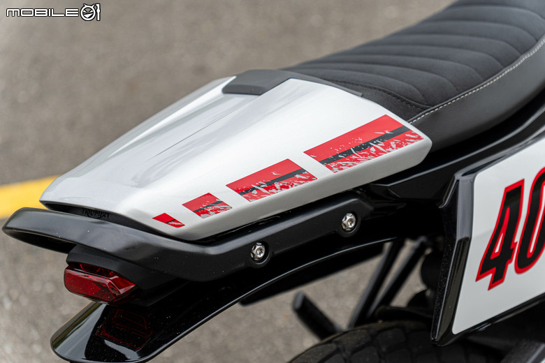 點我看大圖 Triumph Tracker 400 試駕|賽事基因入都會,滑胎英姿傲群雄