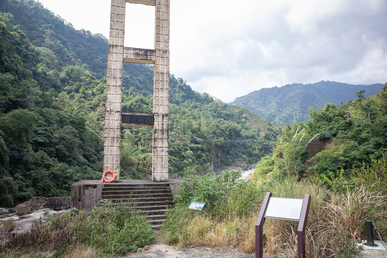 點我看大圖 走進雲嘉交界的秘境:草嶺小天梯、萬年峽谷地質奇景與在地美食的一日散策