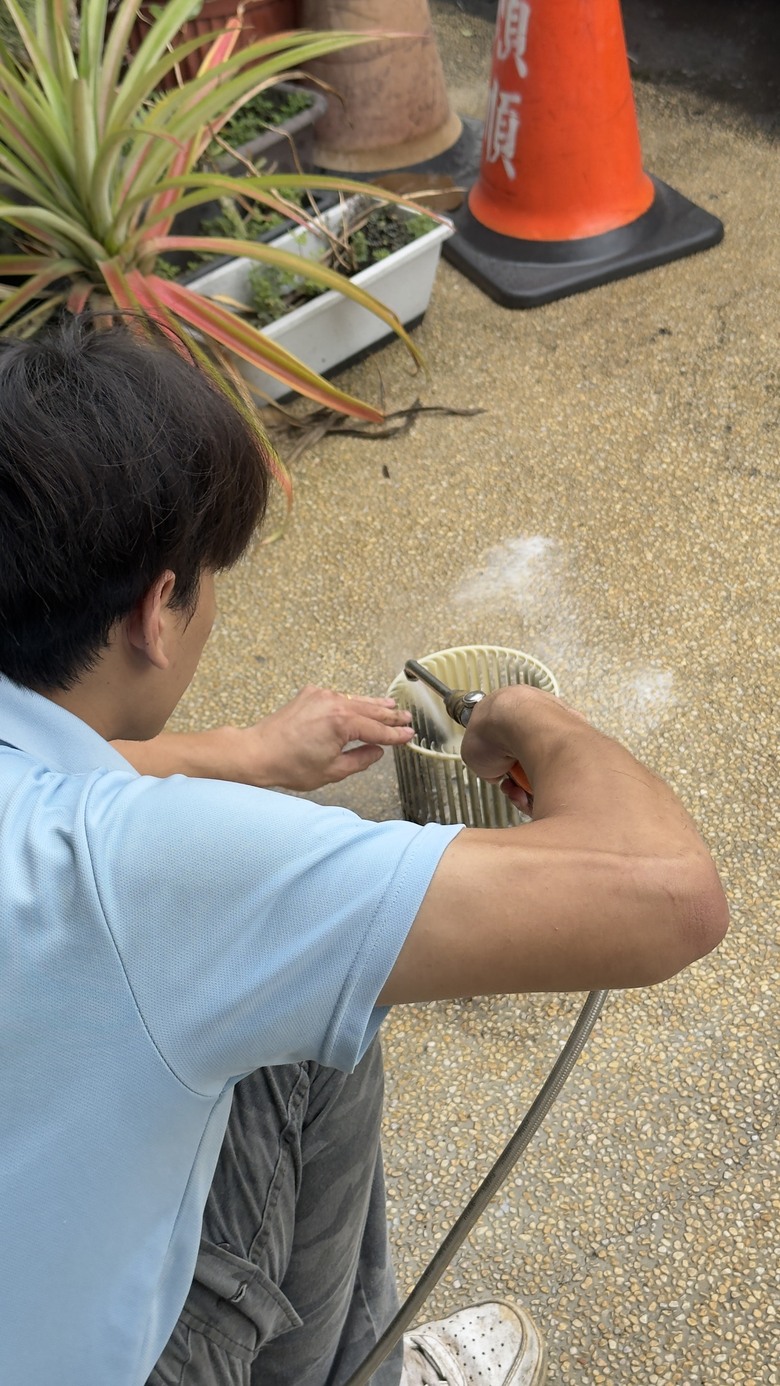 彰化吊隱式冷氣清潔分享|辦公室建議約一年專業拆洗一次