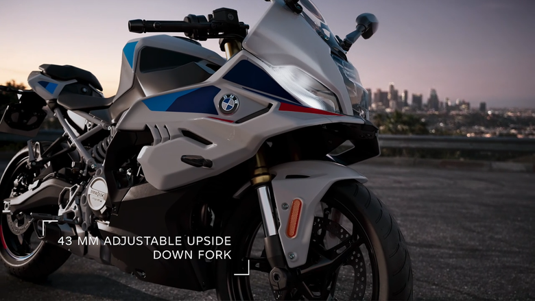 點我看大圖 BMW F 450 RR 中量級跑車亮相!招牌外型配上實用電控,配備給好給滿