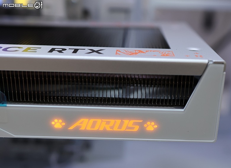 點我看大圖 技嘉雕妹 ARI 主題機成形 AORUS GeForce RTX 5060 ARI 8G