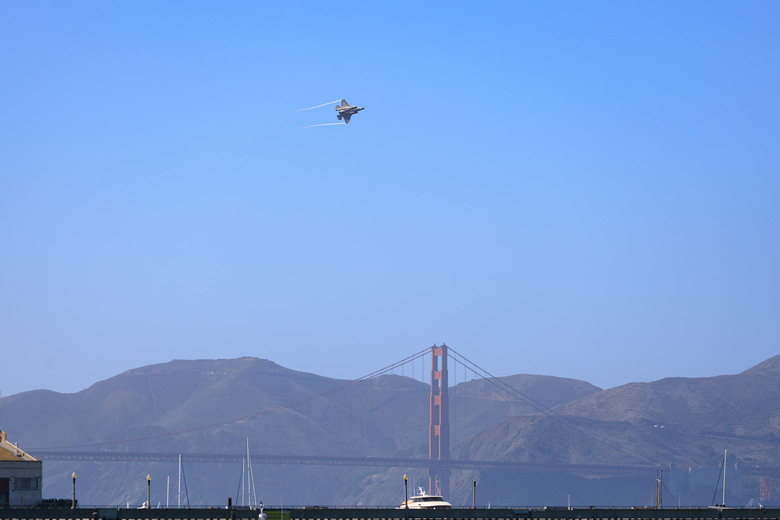 點我看大圖 SF Fleet Week 2026 Air Show (Canon EOS R6mk2 + EF100-400mm f/4.5-5.6 L2)