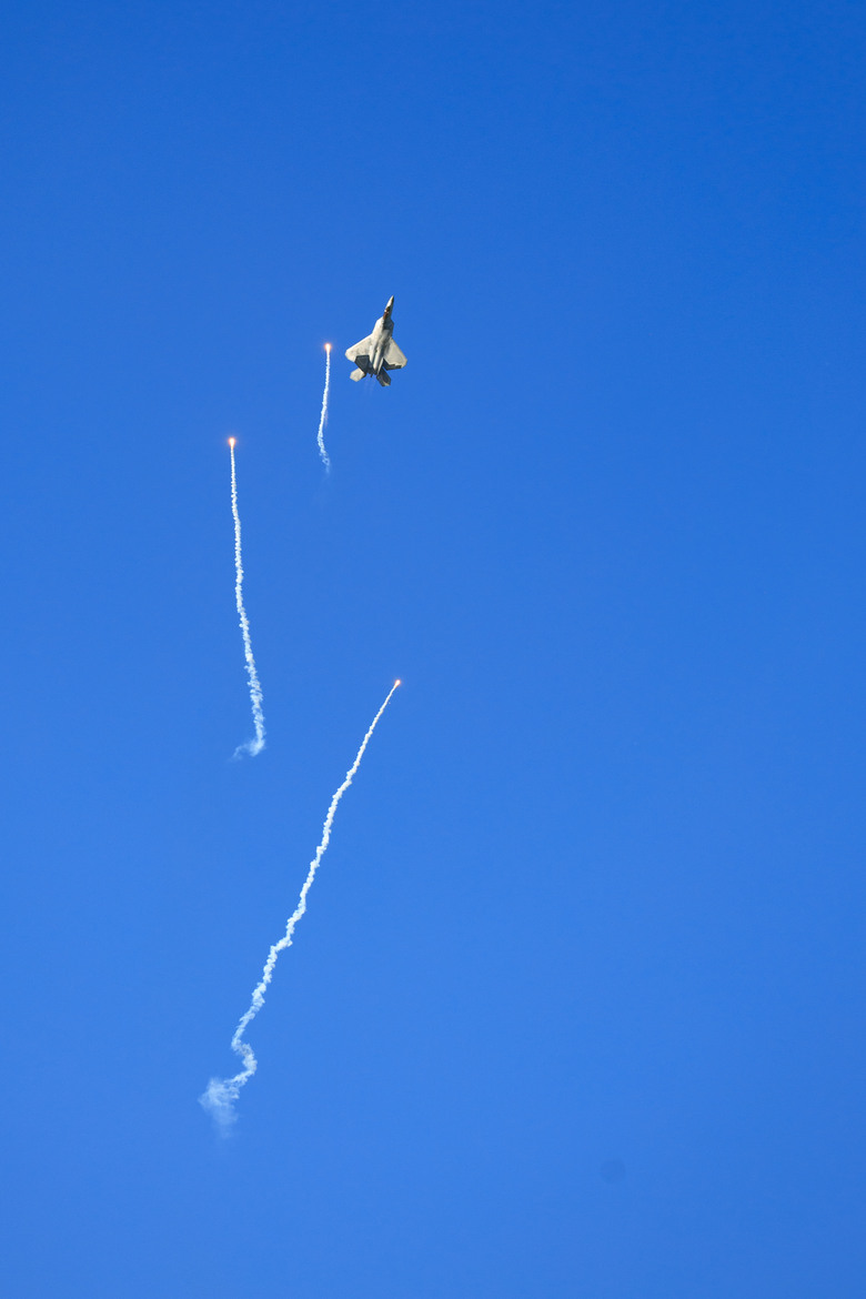 點我看大圖 SF Fleet Week 2026 Air Show (Canon EOS R6mk2 + EF100-400mm f/4.5-5.6 L2)