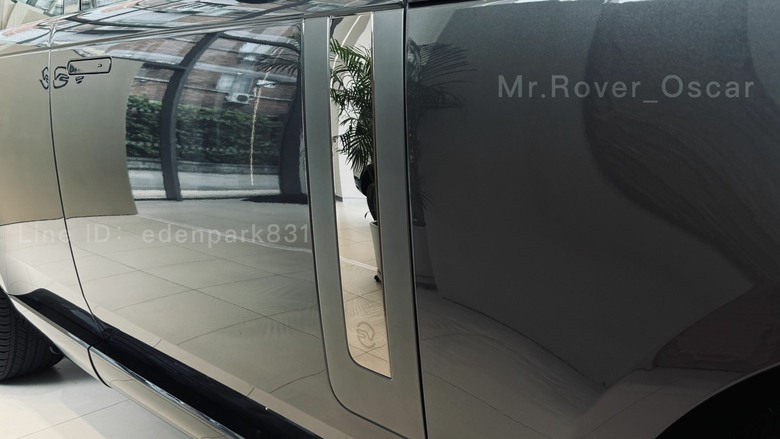 展間直接規劃頂級車款的區域Range Rover P615 SV SWB