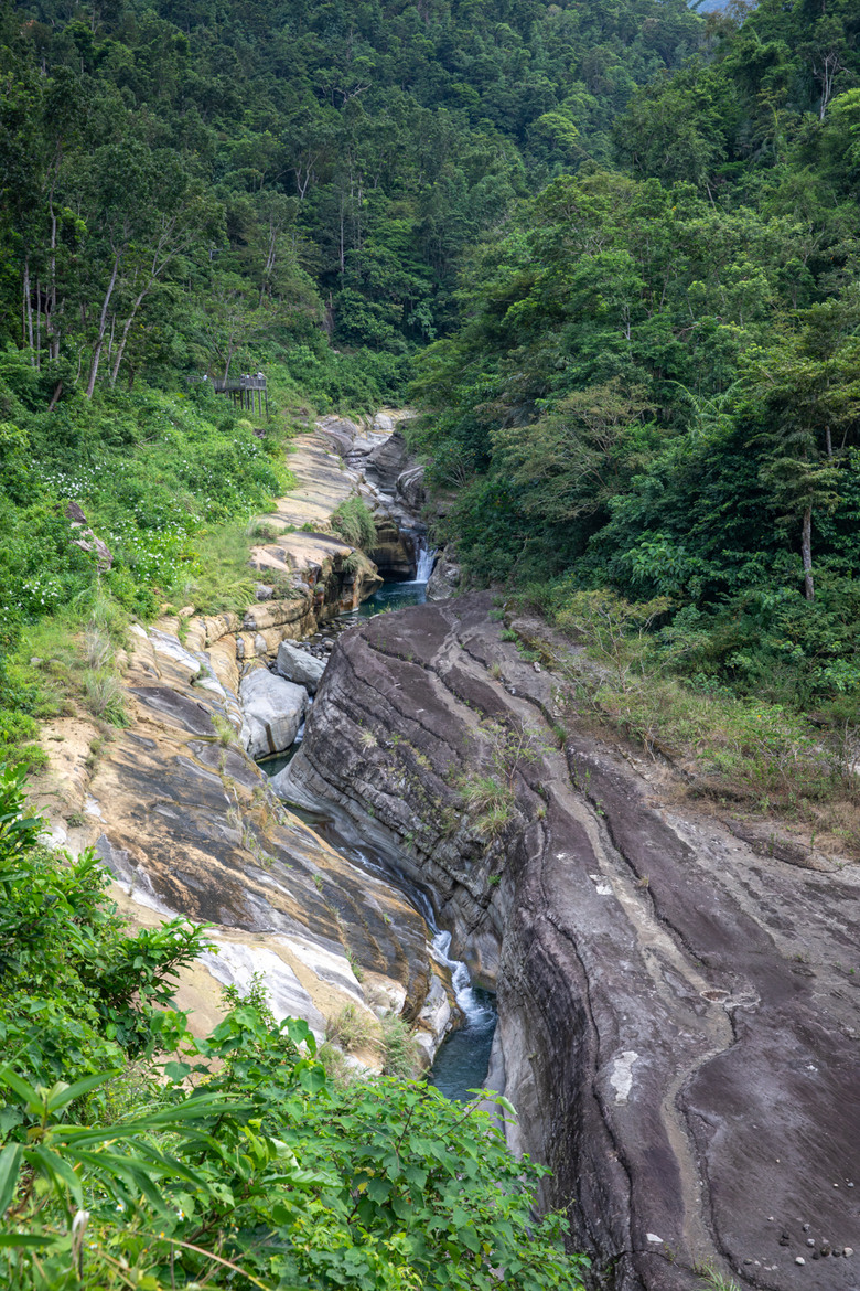 點我看大圖 走進雲嘉交界的秘境:草嶺小天梯、萬年峽谷地質奇景與在地美食的一日散策