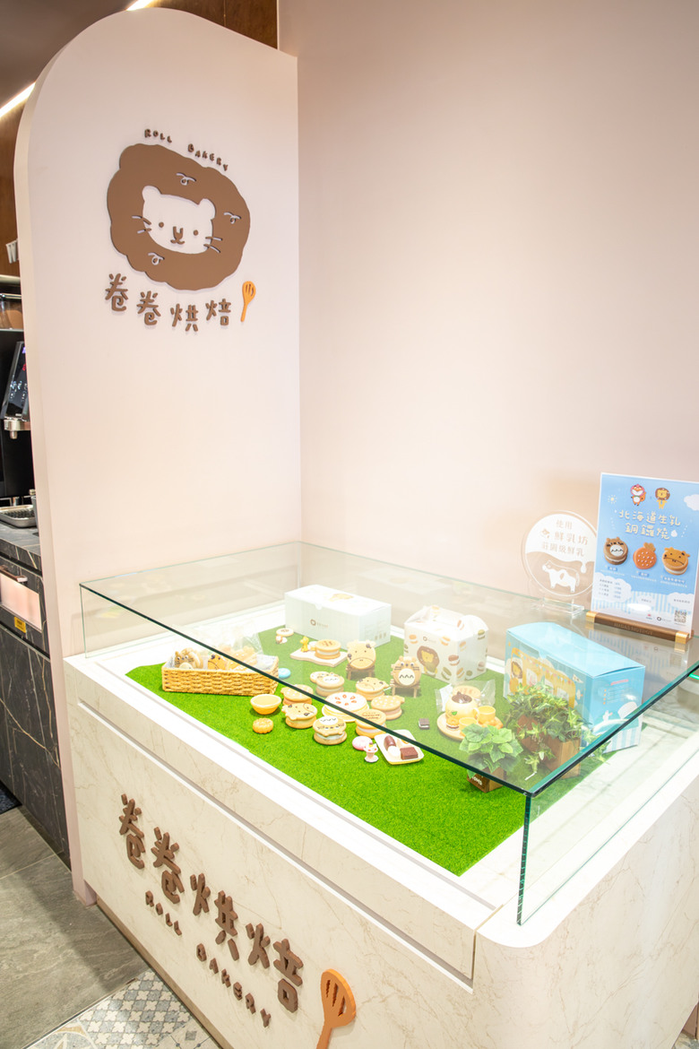 博愛路上的桃金鍋物美食歇腳，新光三越的童心漫步