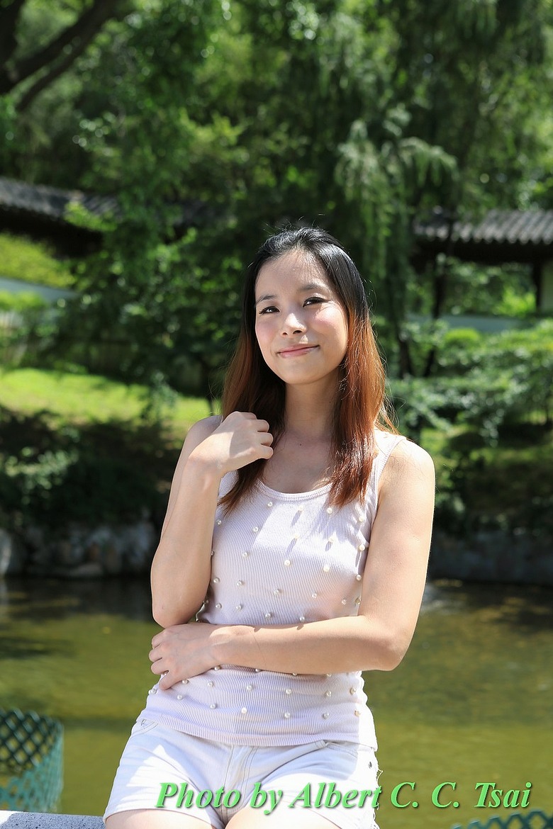 點我看大圖 【人像美學】古典園林裡的情感與光影:Canon 5D3 人像外拍光影紀實(搭配 24-70mm / 70-200mm)