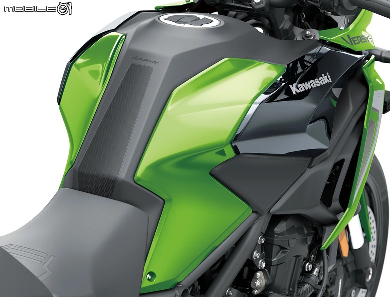 點我看大圖 承襲 Z900 四缸動力與雷達電控架構,全新 Kawasaki Versys 900 正式發表!