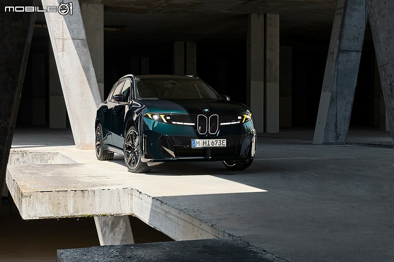 【海外新訊】BMW iX4 亮相，iX3 新增 M60 xDrive 車型！