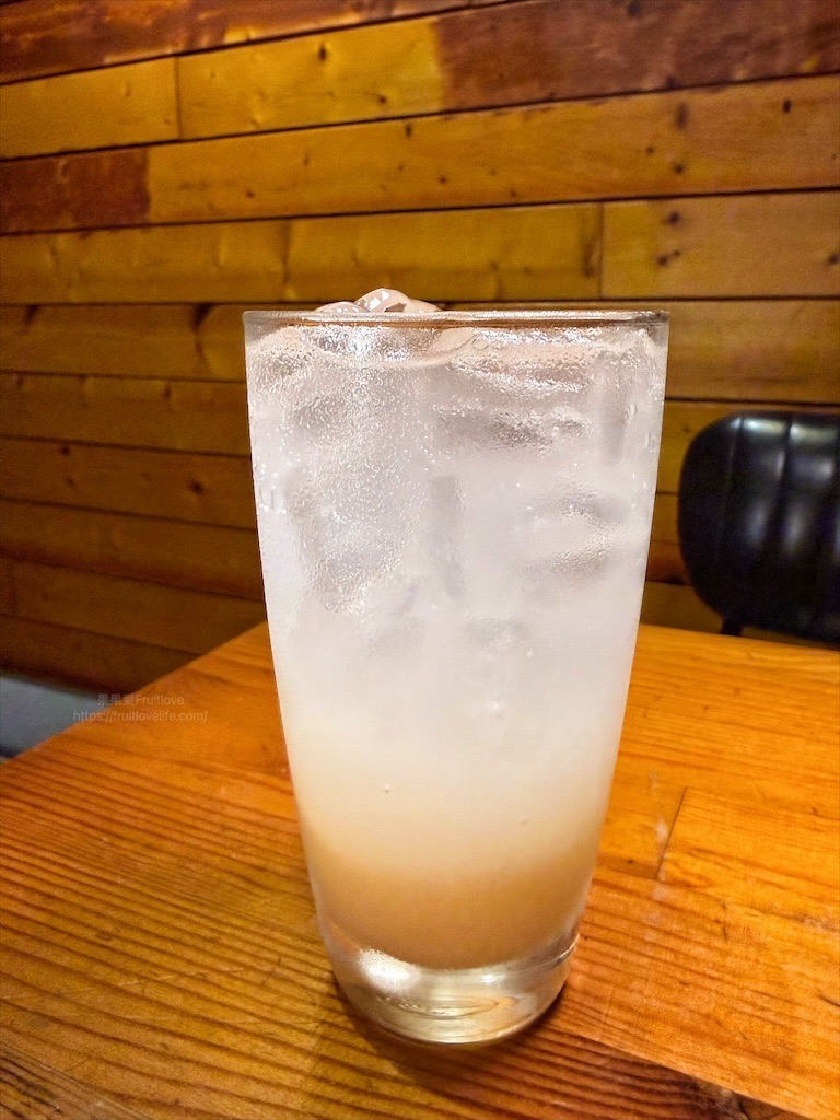 逢甲巷弄深夜微醺食堂,義大利麵份量多又好吃,八種口味可以挑選
