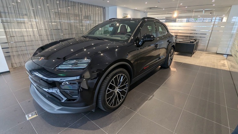 Porsche選配真的有毒，去看完Macan EV反而更不想買素車了XD