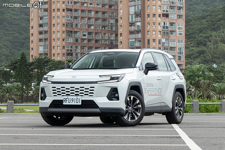 價格破壞者 vs. 級距銷量王｜Mazda CX-5、 Toyota RAV4 全面較量！