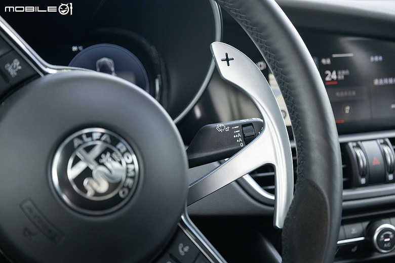 Alfa Romeo Giulia Quadrifoglio 試駕|享受駕馭樂趣就是這麼簡單!