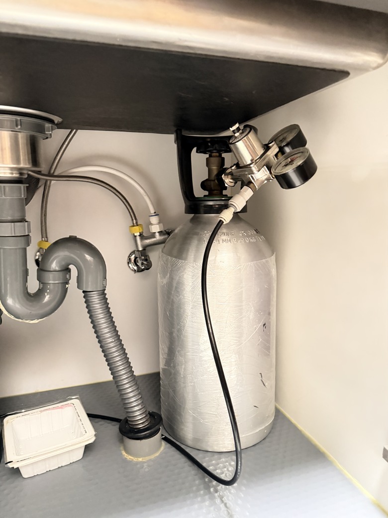 【長期心得】家裡這台氣泡水機用了 7 年:濾芯、氣瓶空間與生活習慣的真實改變